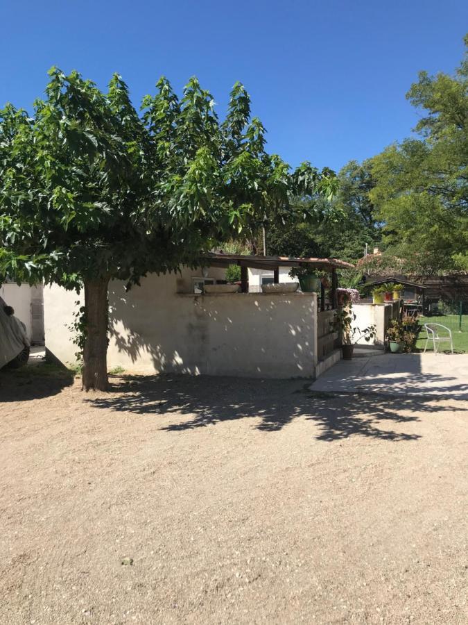 Charmant T2 Au Calme Proche Centre Arles Exterior foto